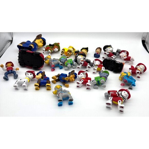 Huge lot of 23 Pieces Paw Patrol Lot Vehicles and Figures - Picture 5 of 6